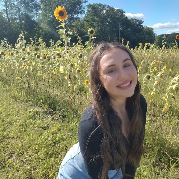 Meet your Posher, Isabelle - Picture 2 of 5